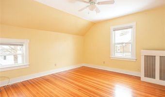 5 Cummings Rd, Newport, RI 02840