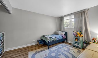 3010 N Kennicott Ave, Arlington Heights, IL 60004