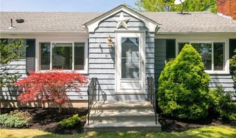 61 Richmond St, Bristol, RI 02809