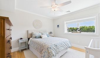 4 Clarkes Village Ln, Jamestown, RI 02835