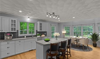 10 Lantern Brook Dr, Lincoln, RI 02865