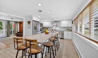165 Salem Ave, Cranston, RI 02920