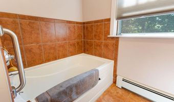 36 Woodlawn Ave, Auburn, ME 04210