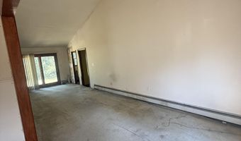 574 Hopping Rd, Belford, NJ 07718