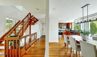 4 Buckingham St, Barrington, RI 02806