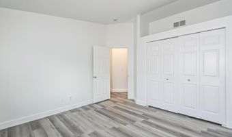 1366 N Bay Dr, Ann Arbor, MI 48103