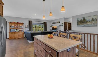 932 Waters Edge Cir, Avon, MN 56310