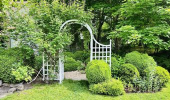 137 Main St, Chester, CT 06412