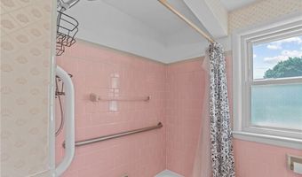 56 Brookfield Dr, Cranston, RI 02920