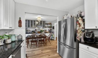 800 Whispering Village Cir, Ballwin, MO 63021
