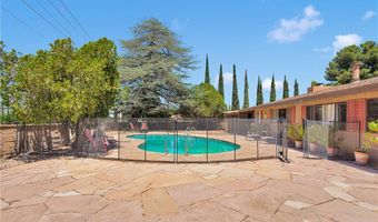 19955 Chickasaw Rd, Apple Valley, CA 92307