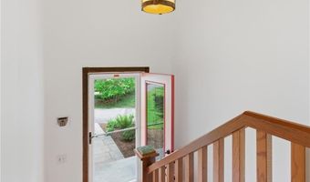 8 Ledgemont Dr, Lincoln, RI 02865