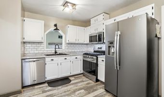 111 Autumn Hills Dr, Avilla, IN 46710