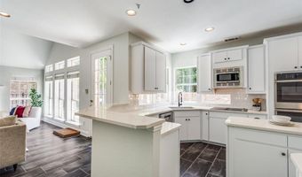 3744 Park Pl, Addison, TX 75001