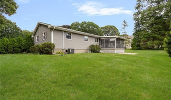 68 Birchwood Dr, Narragansett, RI 02882