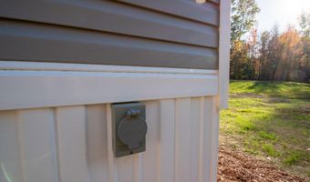 3 Back Rd, Abbot, ME 04406