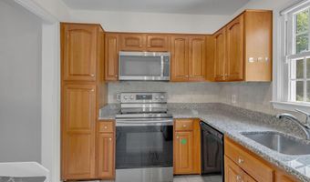 8247 CLIFTON FARM Ct, Alexandria, VA 22306