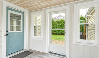 25 Marshall Way, East Providence, RI 02916