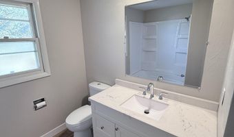 1517 NAVARINO St, Algoma, WI 54201