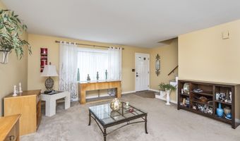 232 Point Of Woods Dr, Albany, NY 12203