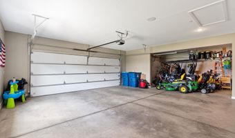 2016 Fairway Dr, Auburn, IN 46706