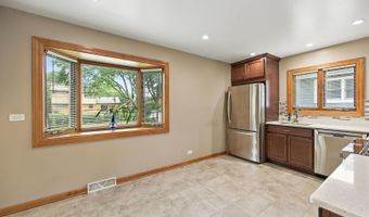 826 S Roosevelt Ave, Arlington Heights, IL 60005