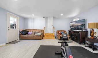 23 Bardsley St, Acushnet, MA 02743