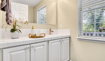 208 Hallock Pl, Abingdon, VA 24210