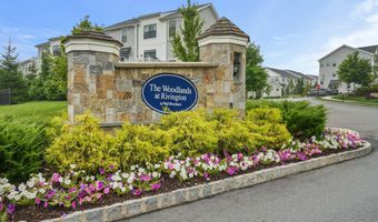 25 Brentwood Cir 25, Danbury, CT 06810