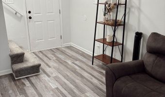 6826 Earlswood Dr, Indianapolis, IN 46217