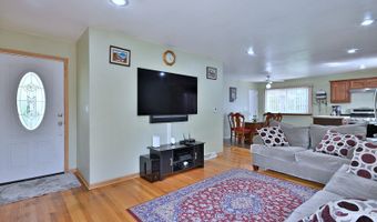 511 W BYRON Ave, Addison, IL 60101