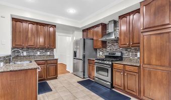 6618 FROST LAKE Ln, Alexandria, VA 22315