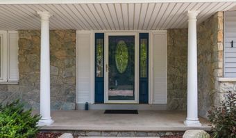 1330 N BRIARCLIFF Dr, Appleton, WI 54915