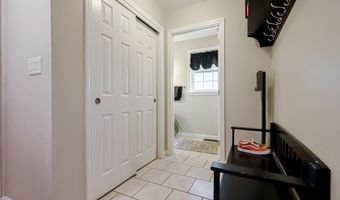 9 Taconic Dr, Amherst, NH 03031