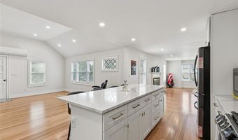 9 Country Pkwy, North Providence, RI 02911