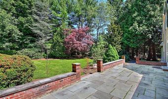 15 Sylvia Ln, Lincoln, RI 02865