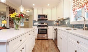 13 Lucas Ave, Newport, RI 02840