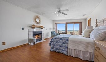 1879 BEACH Ave, Atlantic Beach, FL 32233