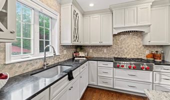 104 Windsor Dr, Auburn, NH 03032