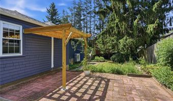 16 Brown Ave, Barrington, RI 02806