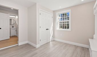 90 Battle St, Bristol, CT 06010