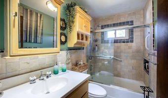 4 Nicholas St, Danbury, CT 06810