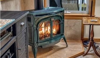 30 Beaver Bog Ln, Abbot, ME 04406