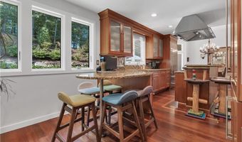 35 TIMBERLAND Dr, Lincoln, RI 02865