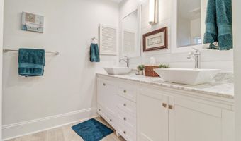 8 Dolphin Point Dr, Beaufort, SC 29907