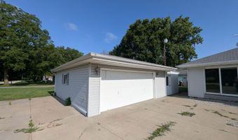 2013 N LYNNDALE Dr, Appleton, WI 54914