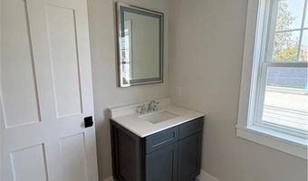 19 Traymore St, Charlestown, RI 02813