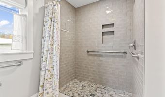 7 John St, Belfast, ME 04915