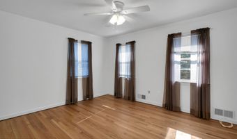 160 Pelican Rd, Middletown, NJ 07748