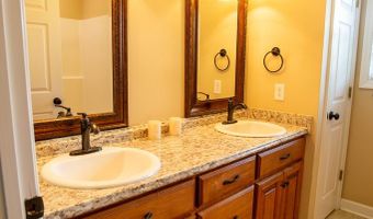 99 JENNIFER Ln, Baxley, GA 31513